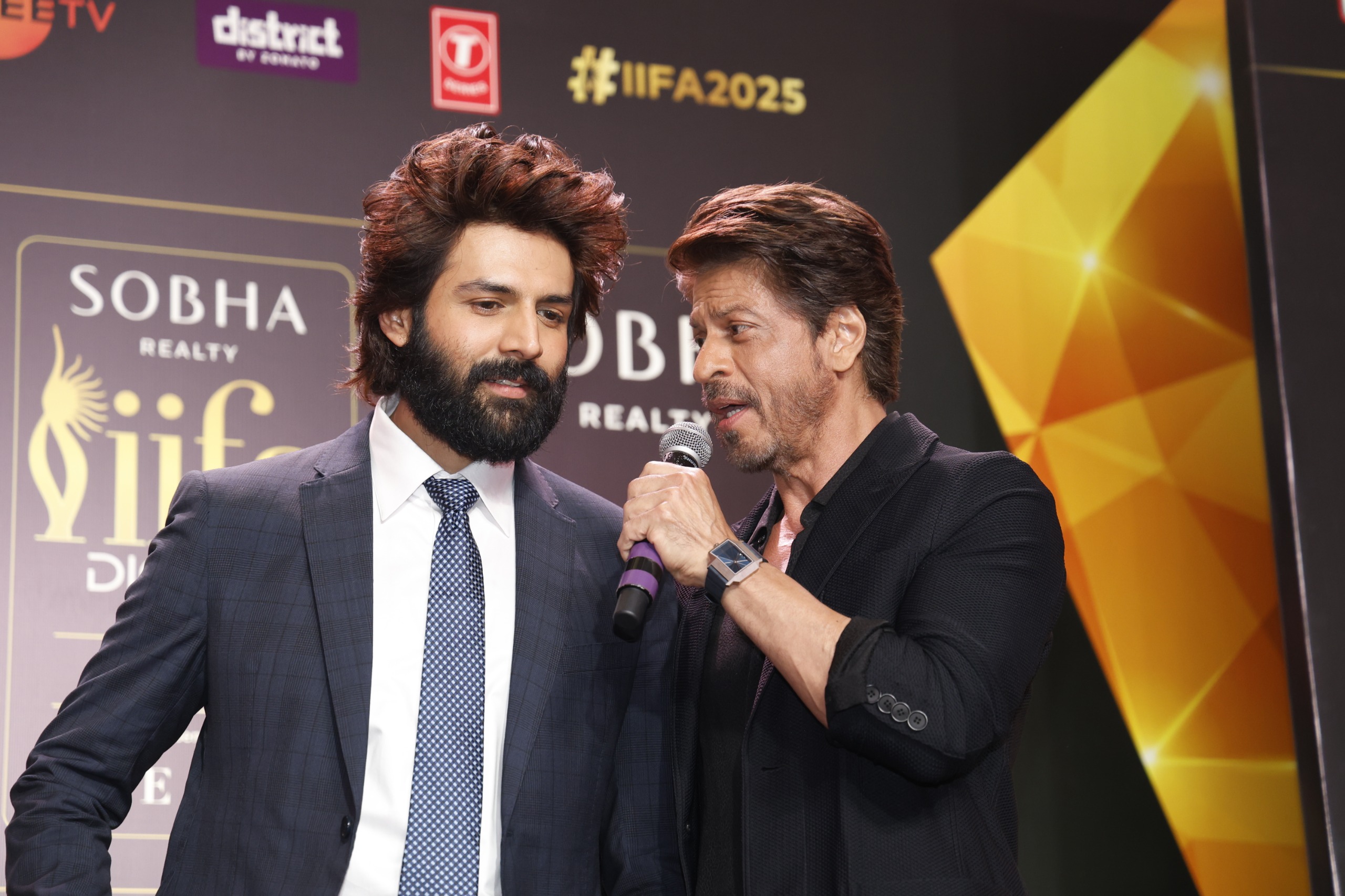 Kartik Aaryan & Shah Rukh Khan have some fun at IIFA 2025 launch event