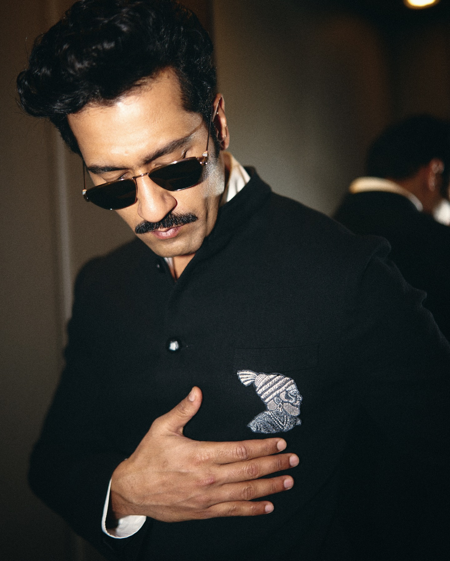 Vicky Kaushal embraces Chhatrapati Shambhaji Maharaj's blessings on his square pocket