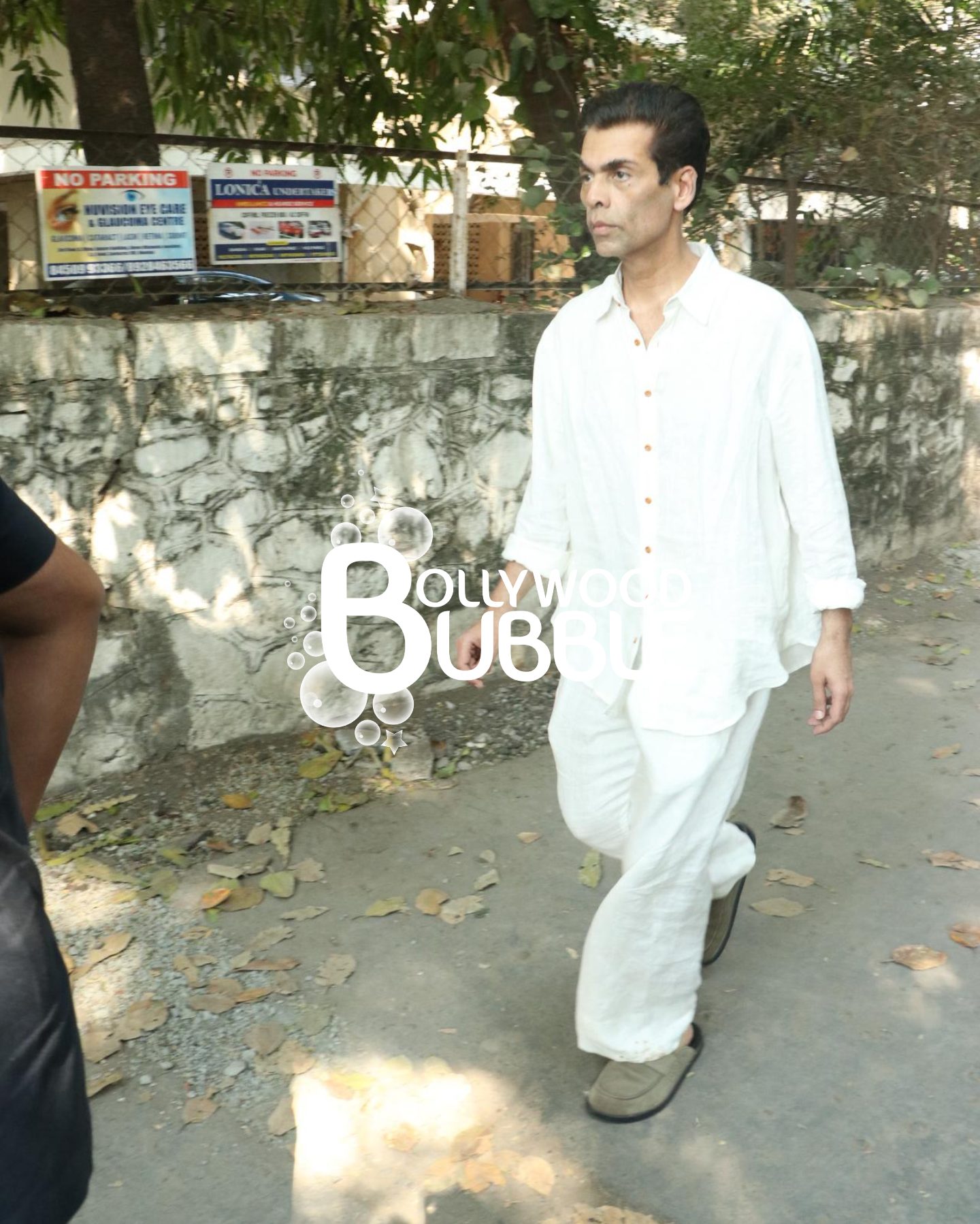 Karan Johar at Deb Mukherjee's funeral