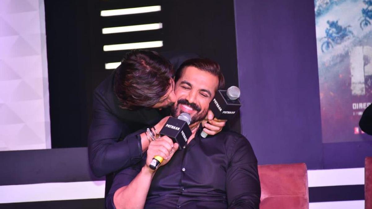 Shah Rukh Khan Kisses John Abraham
