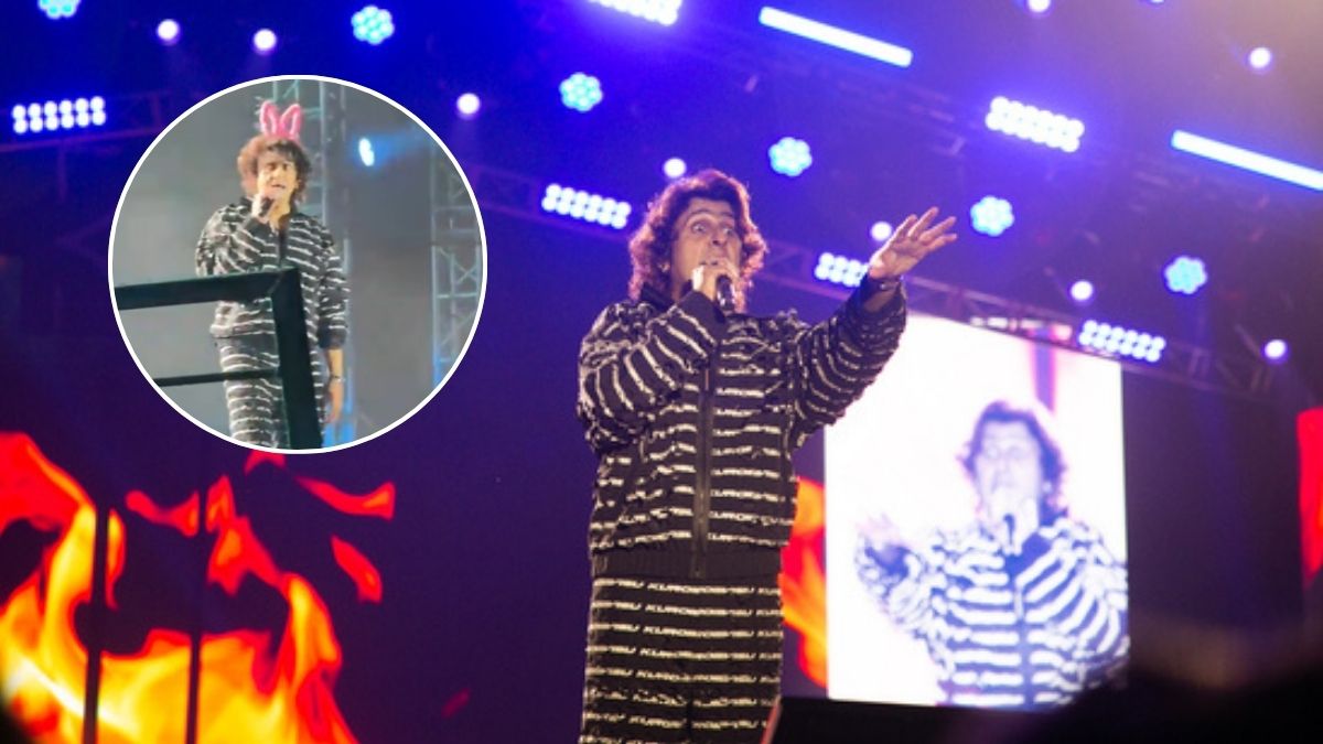 Sonu Nigam During Concert At Delhi Technological University