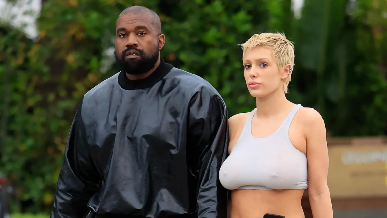 bianca censori, kanye west, naked image, nude picture,