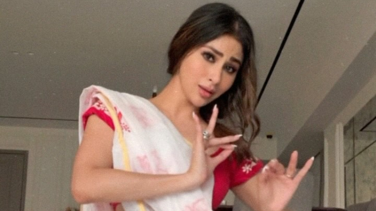 mouni roy, kathak,