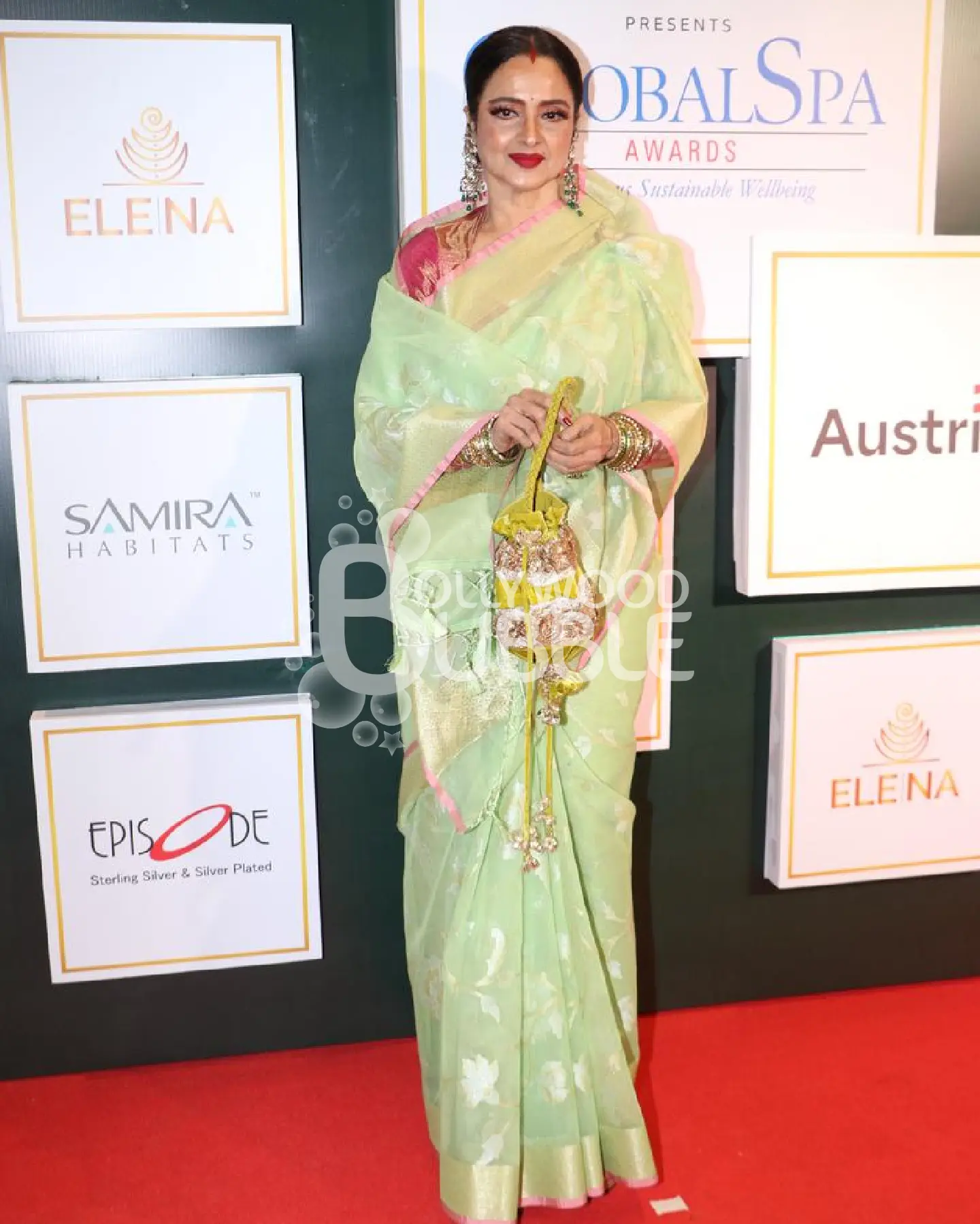 Rekha At An Award Show