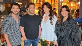 Salman Khan Parties With Sangeeta Bijlani