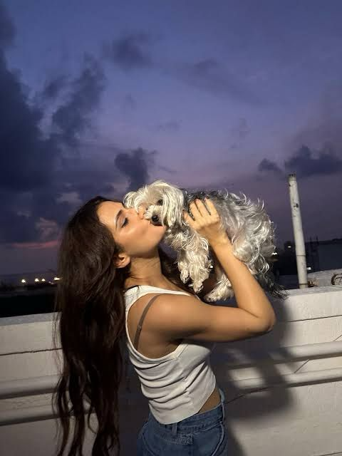 Fatima Sana Shaikh – Bijlee