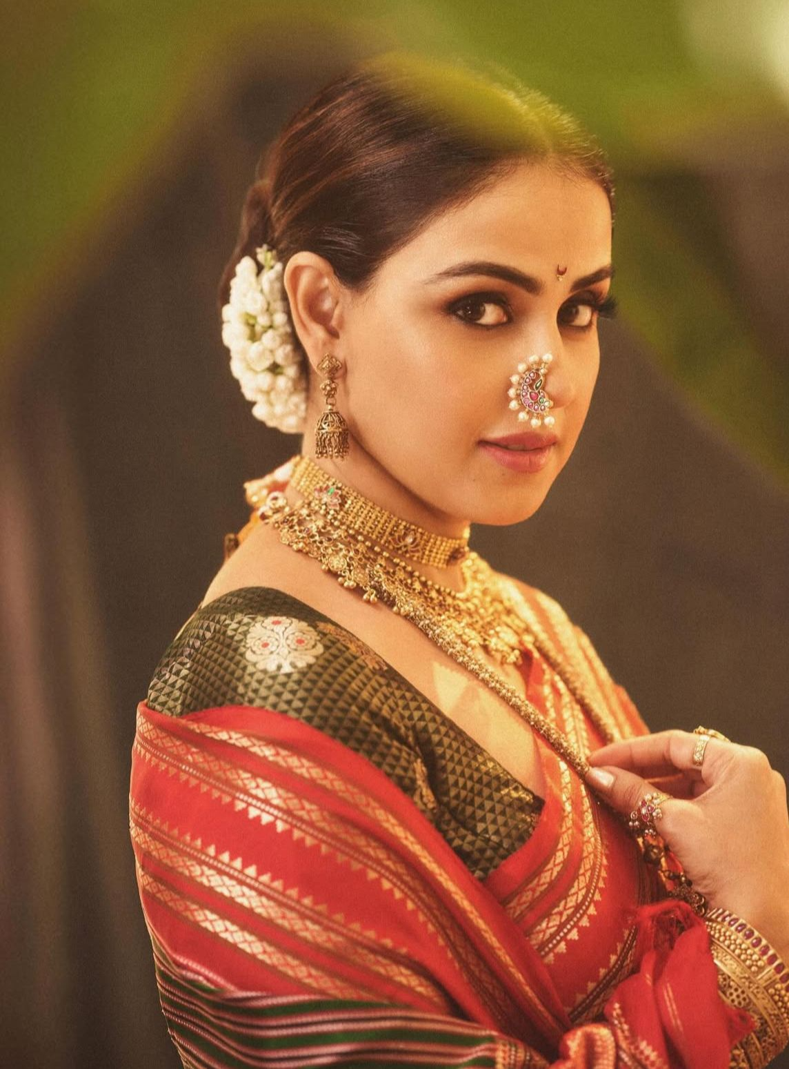 Genelia Deshmukh in Maharashtrian Nose Pin Look