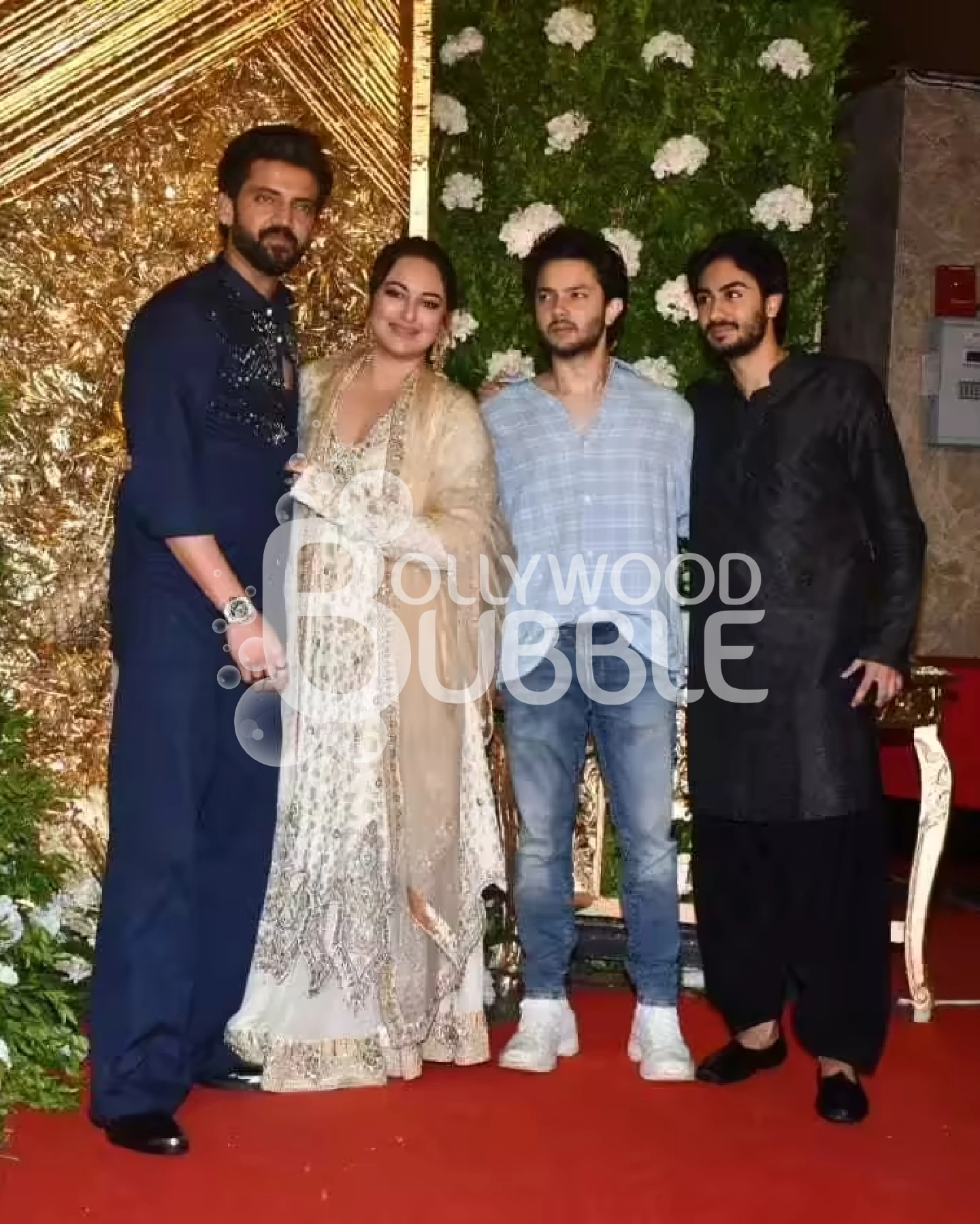 Sonakshi Sinha, Zaheer Iqbal, Arhaan and Nirvaan Khan at Ramesh Taurani’s Diwali Party 2025 (2)