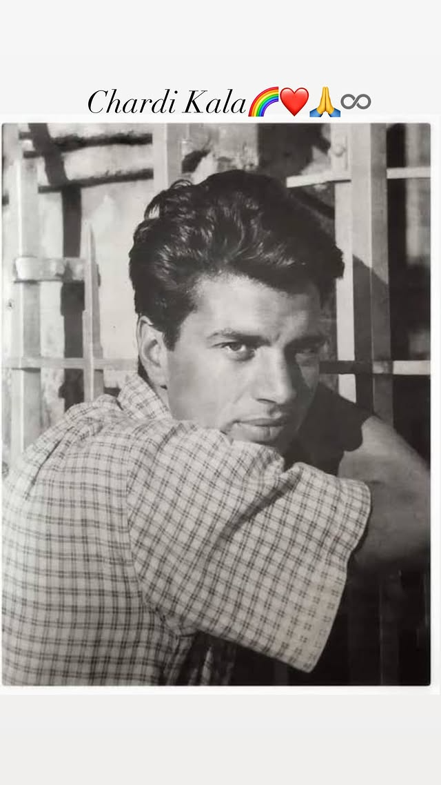 Kareena Kapoor Pays Tribute To Dharmendra