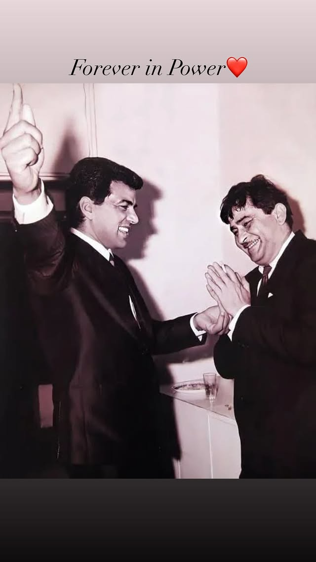 Kareena Kapoor Shares Pictures Of Dharmendra With Raj Kapoor