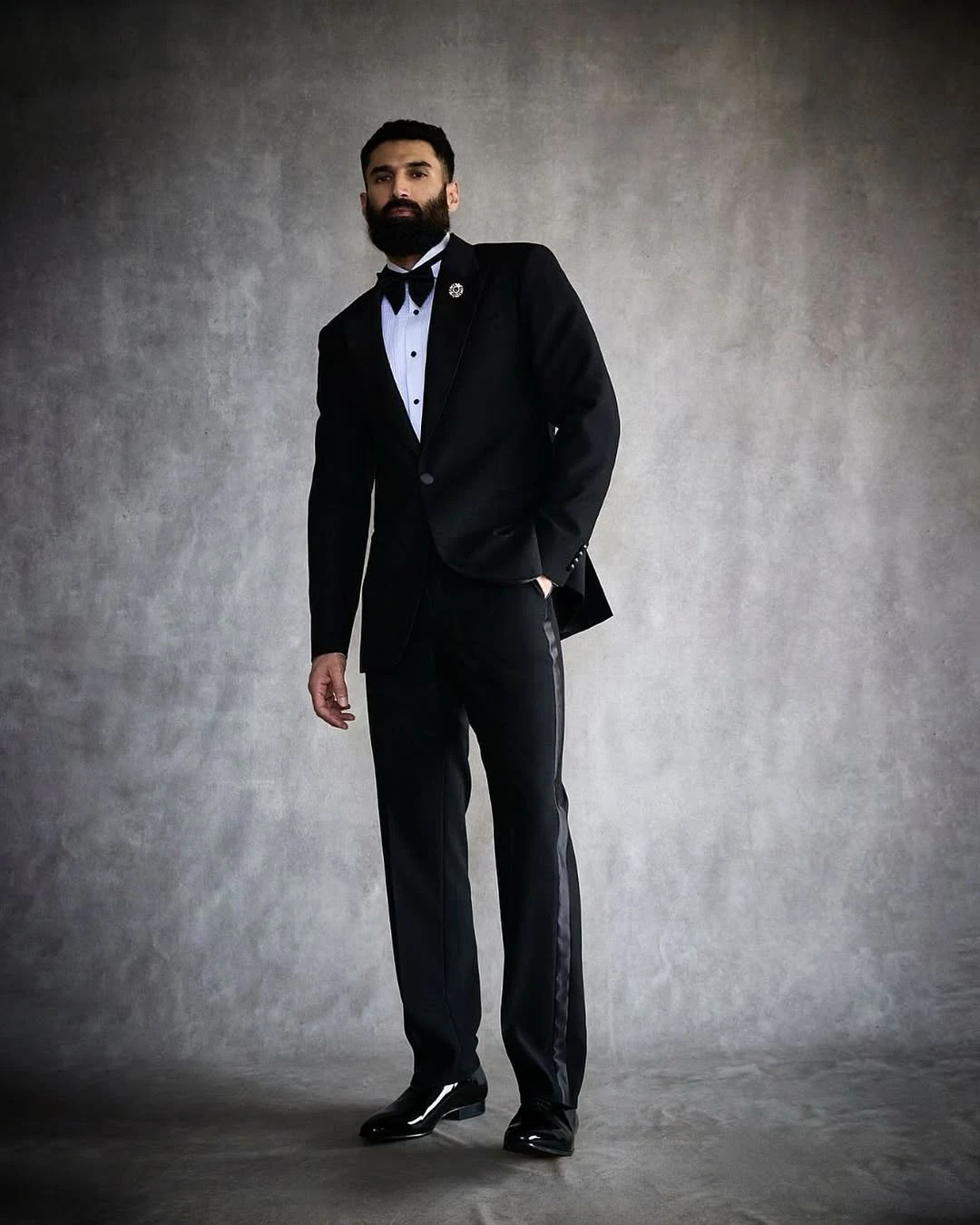 Aditya Roy Kapur in Black Suit