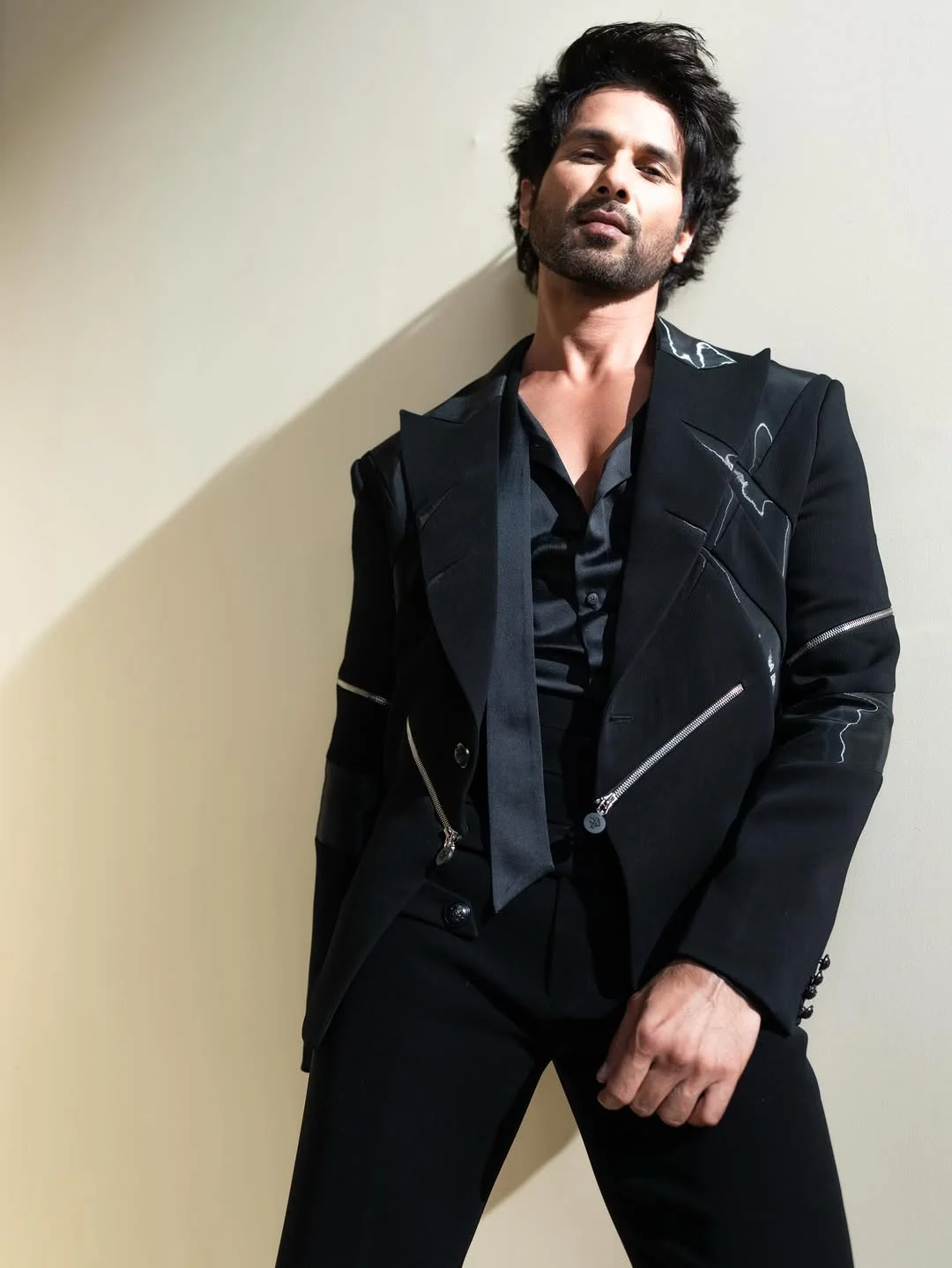 Shahid Kapoor in Black Suit