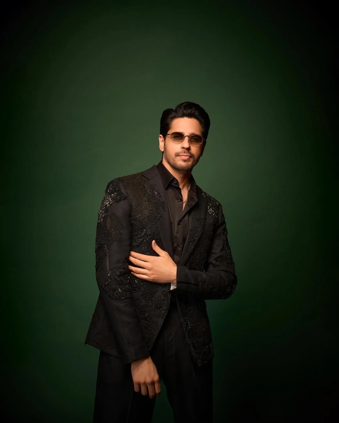 Sidharth Malhotra in Black Suit