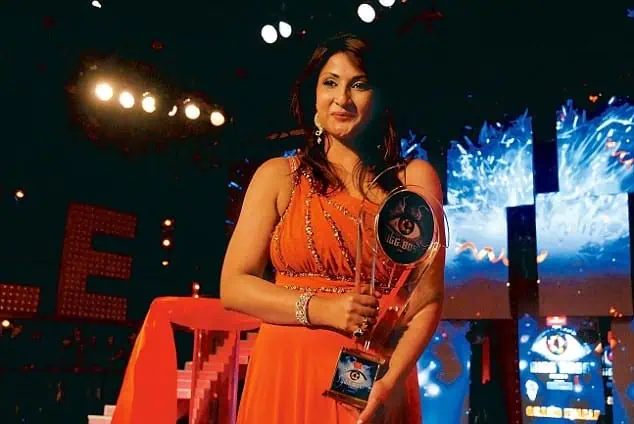 Urvashi Dholakia With Her Bigg Boss 6 Trophy