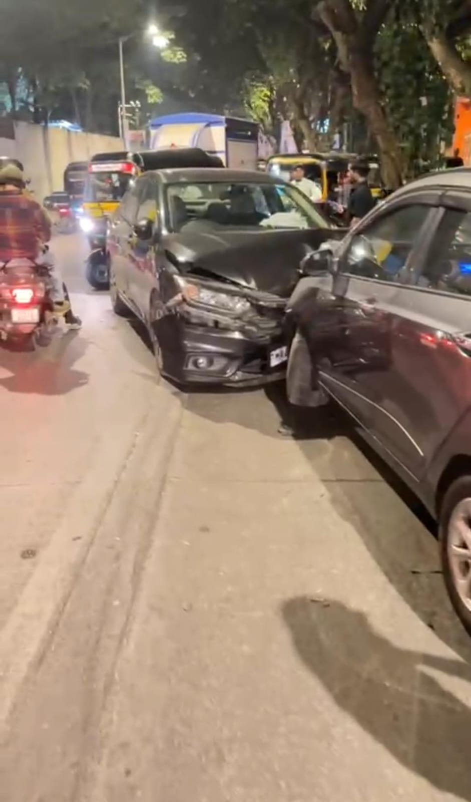 Zeeshan Khan Meets With Accident In Mumbai (4)