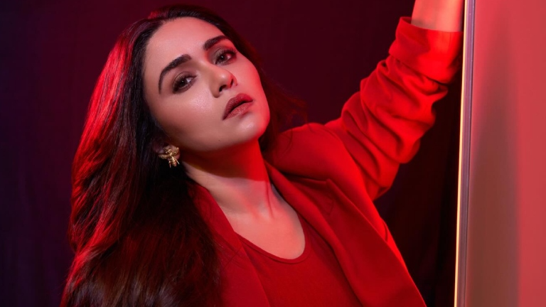 Amruta Khanvilkar Taskaree