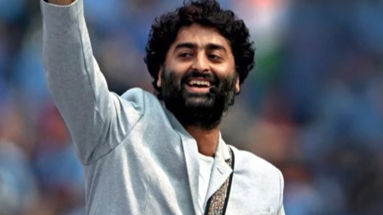 Arijit Singh Shares FIRST Message To Fans After Announcing Retirement