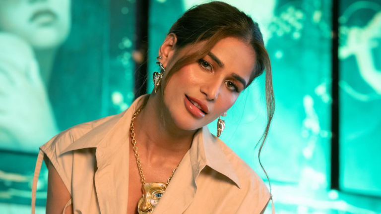 Poonam Pandey Celebrates Beachside Birthday In Sri Lanka