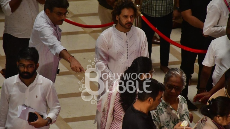 Javed Ali Pays Last Respects