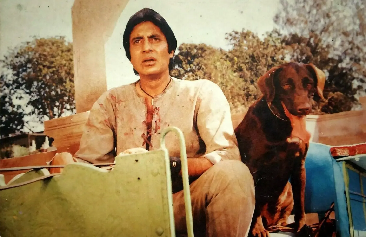 'Raju' Amitabh Bachchan With Moti In Mard