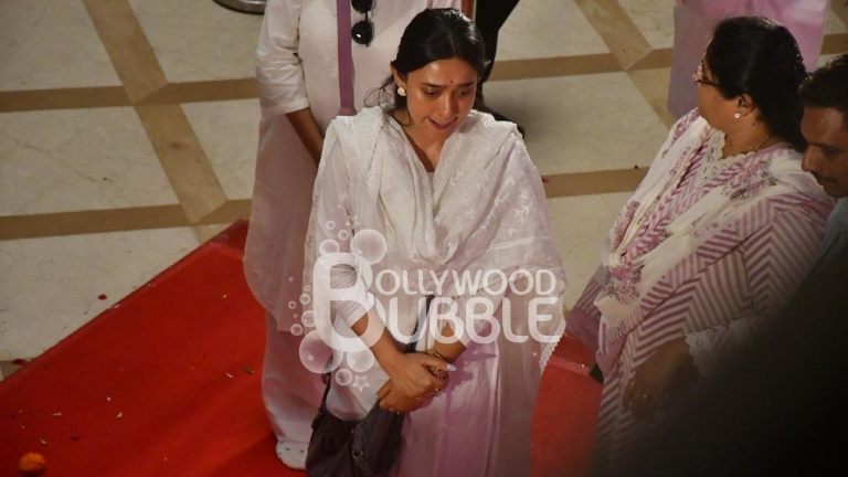 Sayoni pays her last respects