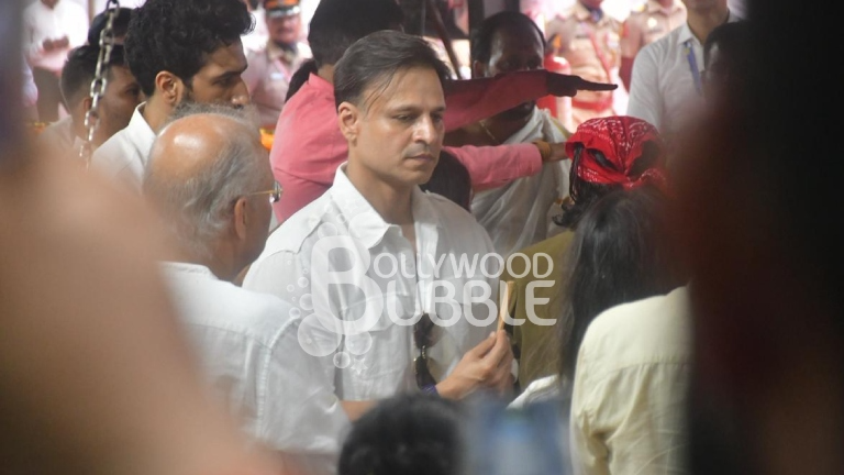 Vivek Oberoi Pays Tribute To Asha Bhosle