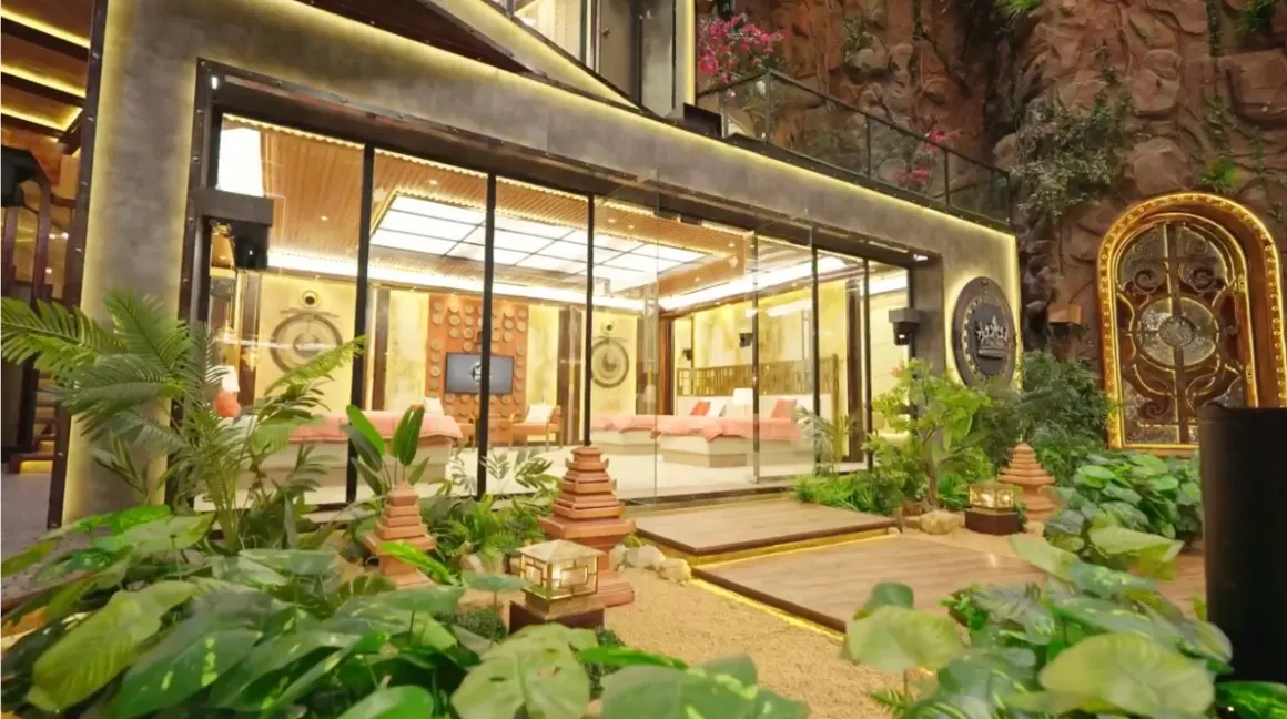 Alliance House look 1