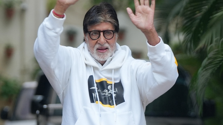 Amitabh Bachchan Thanks Fans For Not Missing Sunday Darshan Despite Heavy Rains